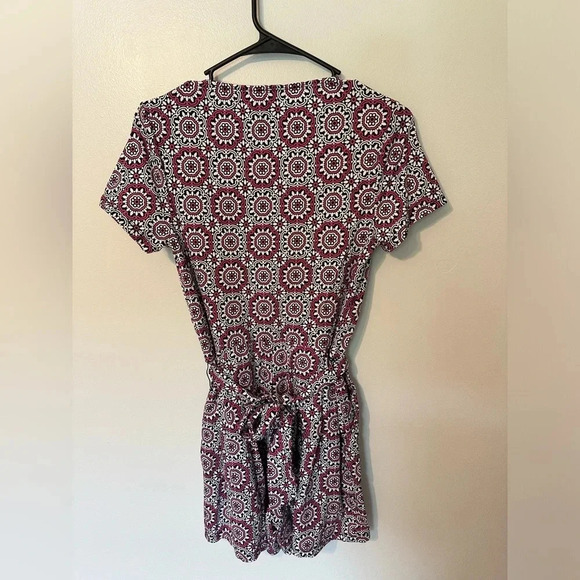 Boden Caroline Modal Jersey Sun Tile Faux Wrap Belted Romper Pink White 4 - Picture 4 of 13